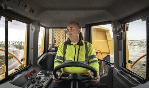 8 REASONS WHY OPERATORS LOVE THEIR VOLVOS - Volvo Construction ...